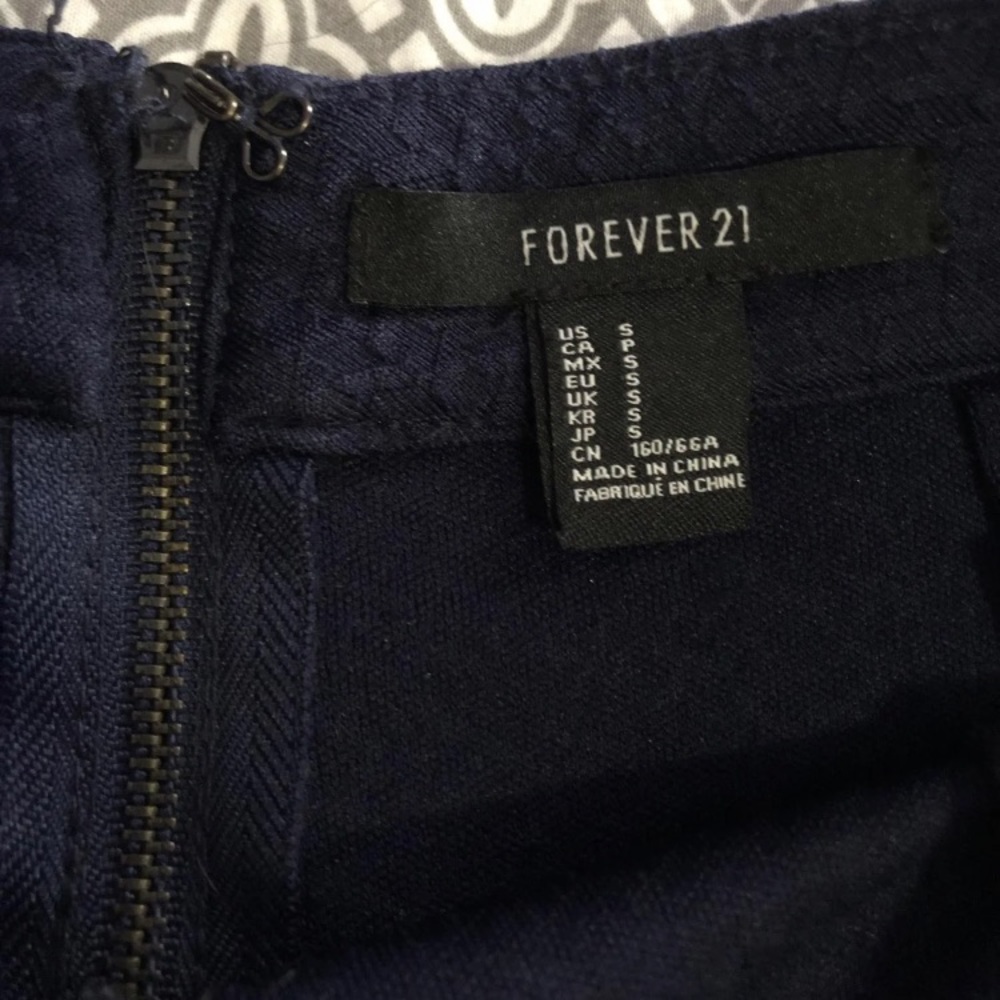 Dark blue shorts - Picture 2 of 3